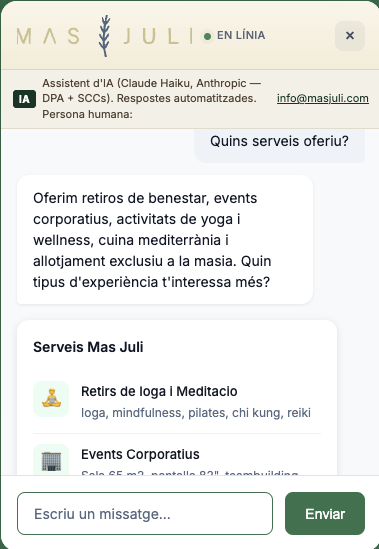 Resposta del xatbot Julia amb cards estructurades del catàleg de serveis (retreat, corporate, allotjament)